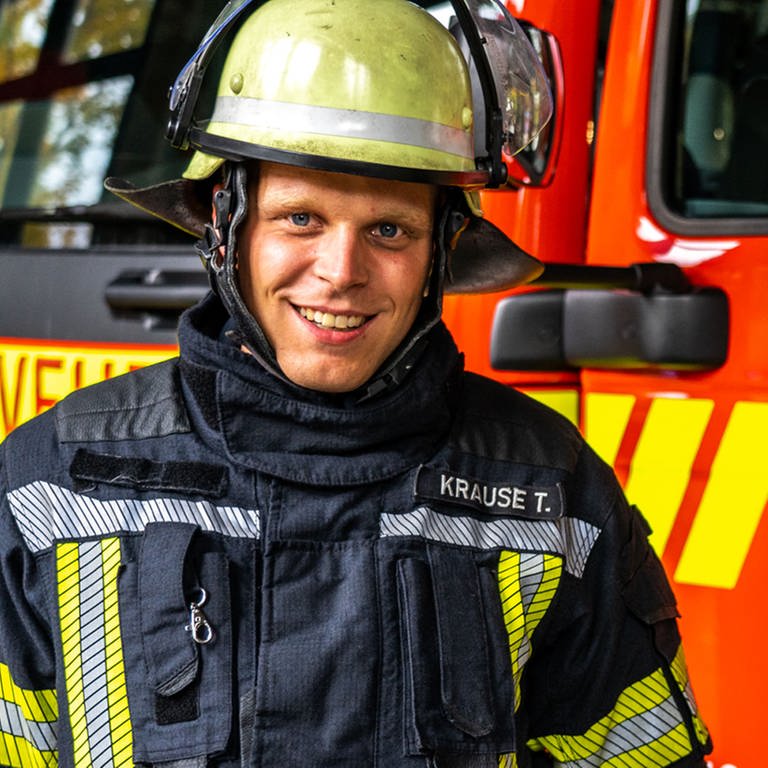 Feuerwehrmann Tobias Krause bei "Zeig mir deinen Job!". 