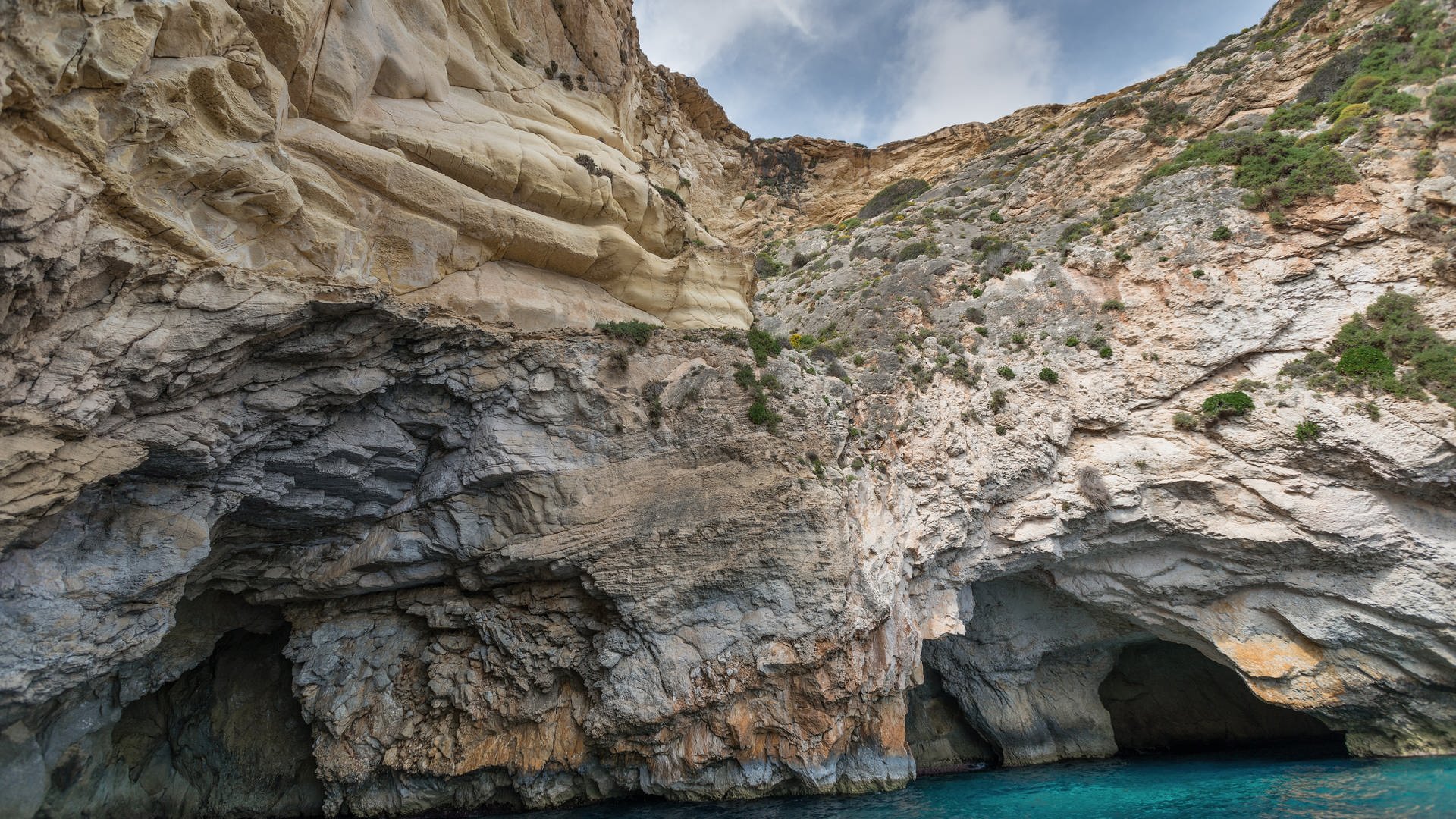Felsen-Küste in Malta
