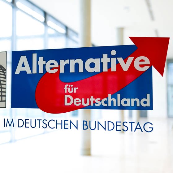 Symbolfoto des Logo der Fraktion AfD (Alternative fuer Deutschland) im Bundestag auf der Fraktionsebene des Deutschen Bundestag