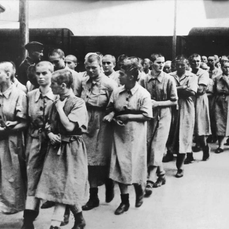 Frauen im KZ Auschwitz (Foto: dpa Bildfunk, Picture Alliance)