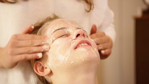Styling-Tipp: selbstgemachtes Zucker-Peeling für schöne Haut (Foto: SWR)