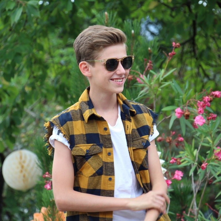 Nils im rockigen Sommer-Outfit (Foto: SWR)