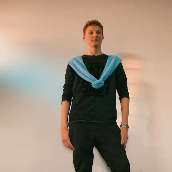 Ein Pulli über den Schultern