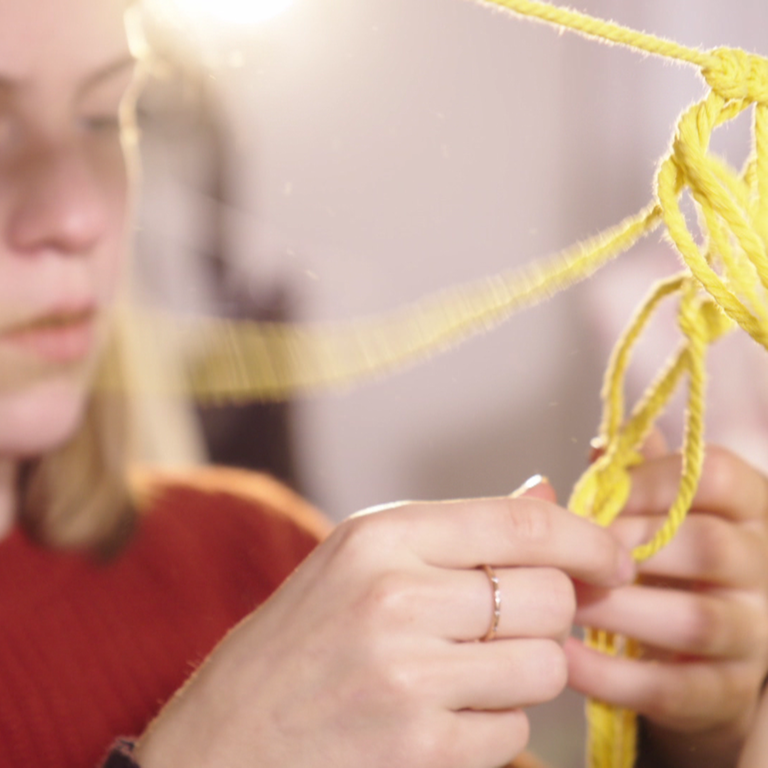 DIY-Tipp: So knüpfst du eine Tasche mit der Makramee-Technik (Foto: SWR)