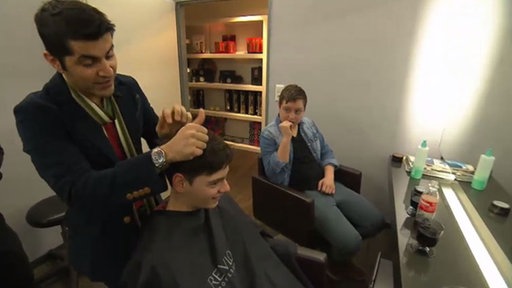 Giulio beim Styling (Foto: SWR, SWR) Giulio beim Styling