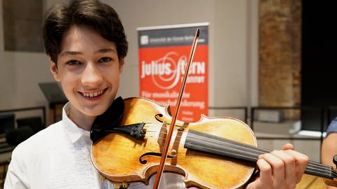 Timon mit Geige (Foto: SWR)