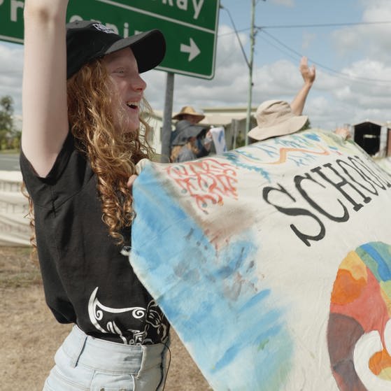Die 12-jährige Sabyah engagiert sich beim Protest  gegen den Bau einer weiteren Kohlemine in Queensland, Australien.  (Foto: SWR, Irja von Bernstorff)