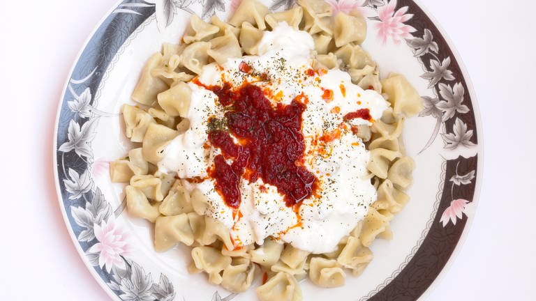 Türkische Nudeln mit Joghurt (Manti) (Foto: iStock)