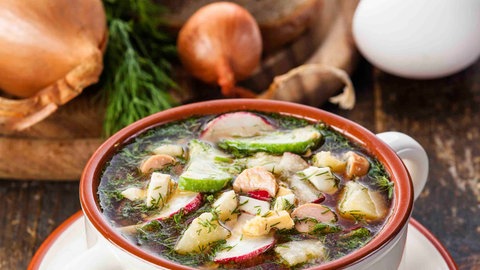 Okroschka (Russische Sommersuppe) (Foto: iStock)