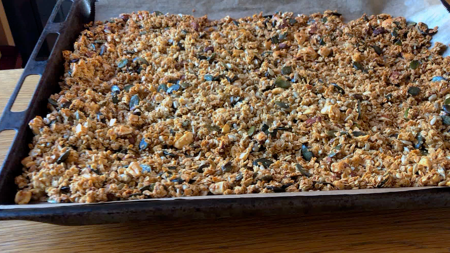 Selbstgemachtes Knuspermüsli - Schmecksplosion - Sendungen - SWR Kindernetz