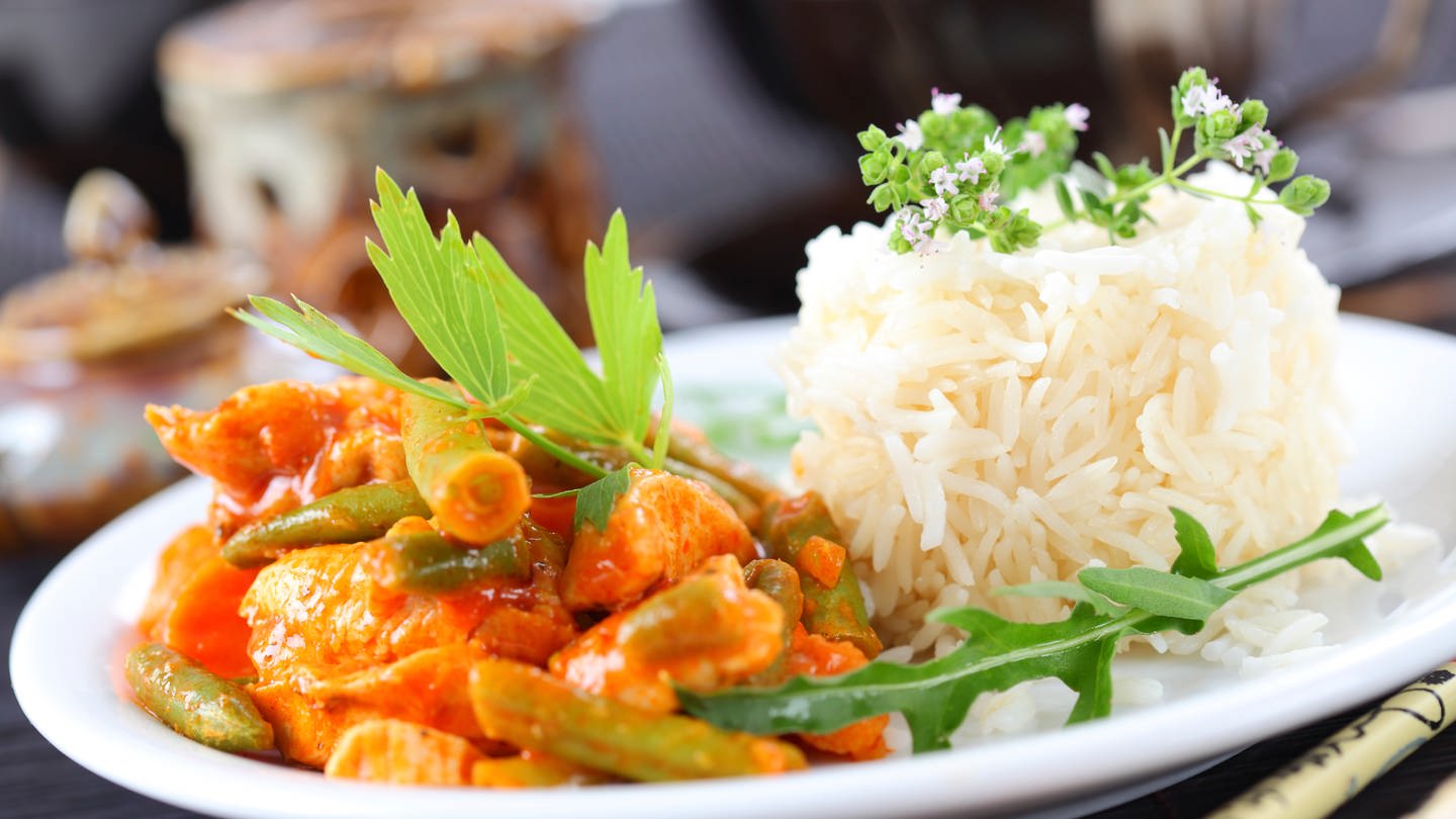Hühnchen-Gemüse-Curry (Foto: iStock)