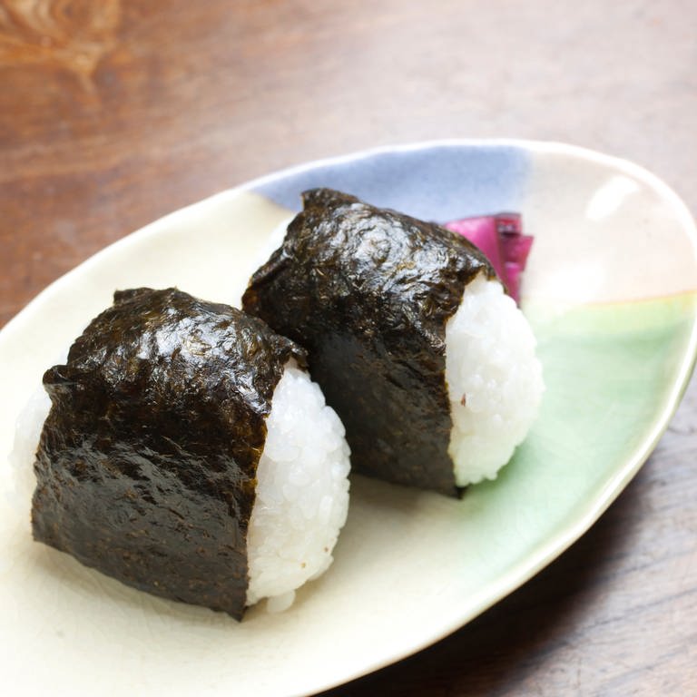 Onigiri (Japanische Reisbällchen) (Foto: iStock)
