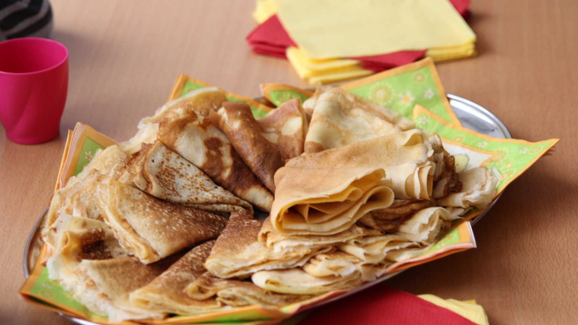 Foto: SWR, Nordisch Filmproduction Teller mit Blinis (Foto: SWR, Nordisch Filmproduction)