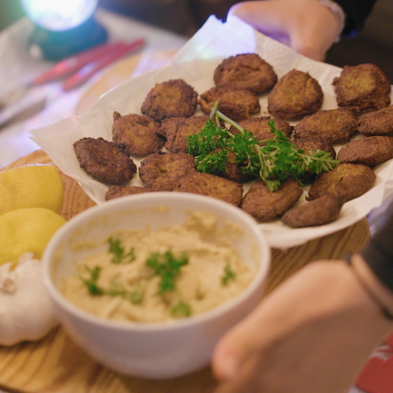 Falafel und Humus (Foto: SWR)