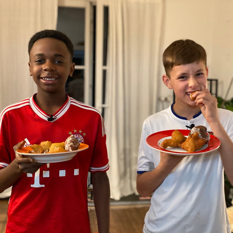 Afrikanische Snacks für Fussball-Profis (Foto: SWR)