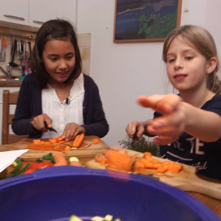 Pema und Lotte kochen (Foto: SWR, SWR / Nordisch Filmproduction)