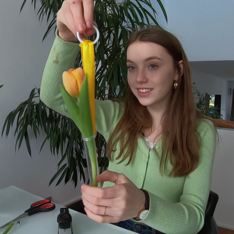 DIY: Blumenvase aus einem Reagenzglas basteln (Foto: SWR)
