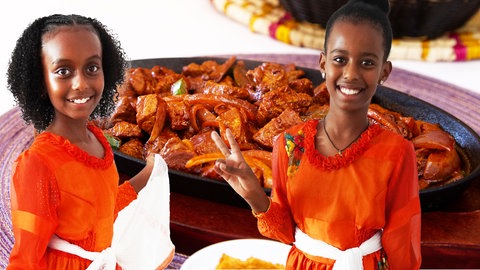 Eliana und Maedot feiern mit Melena „Enkutatash (Foto: SWR, Collage aus iStock und SWR)