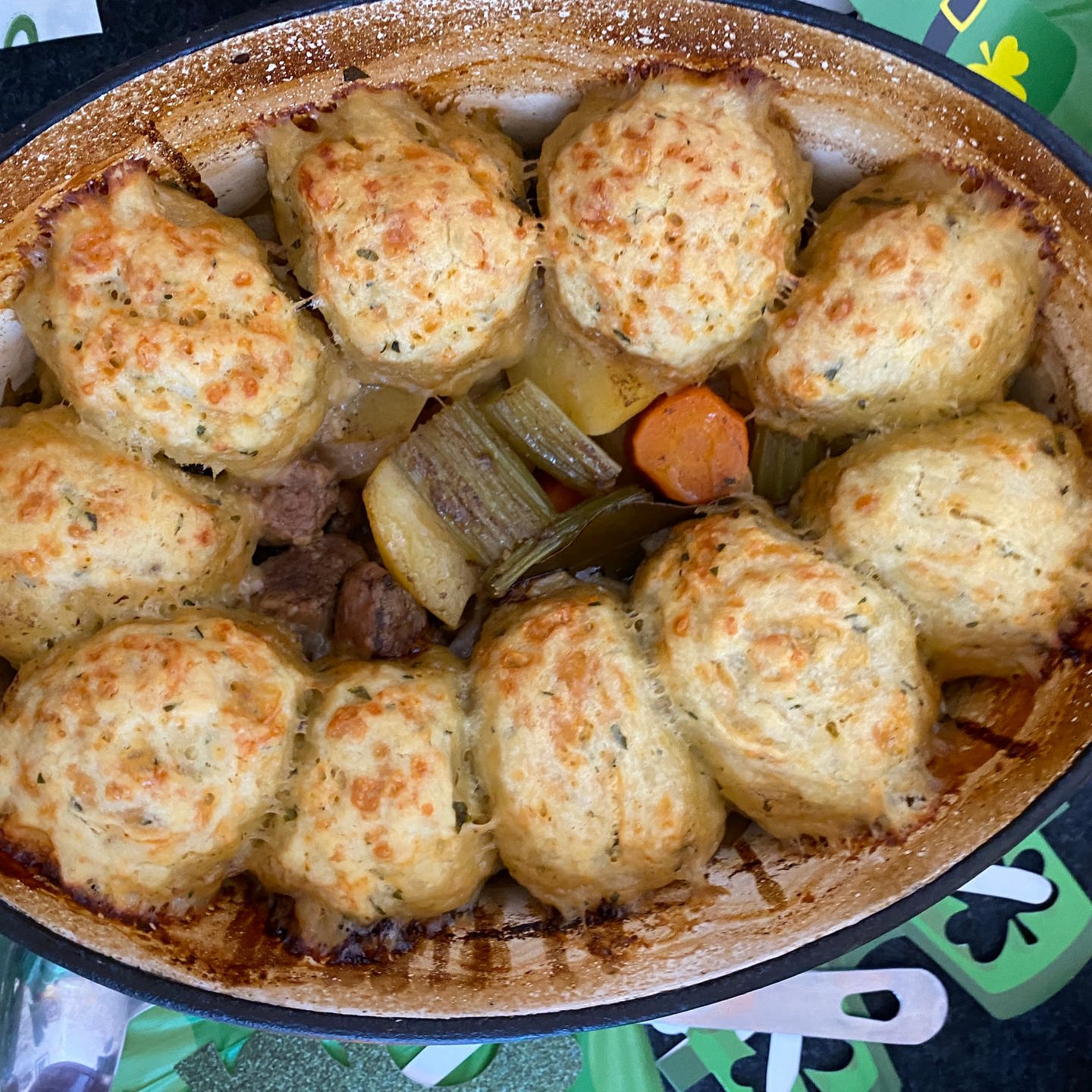 Irish Stew - Irischer Eintopf mit Fleisch, Kartoffeln und Klößen ...