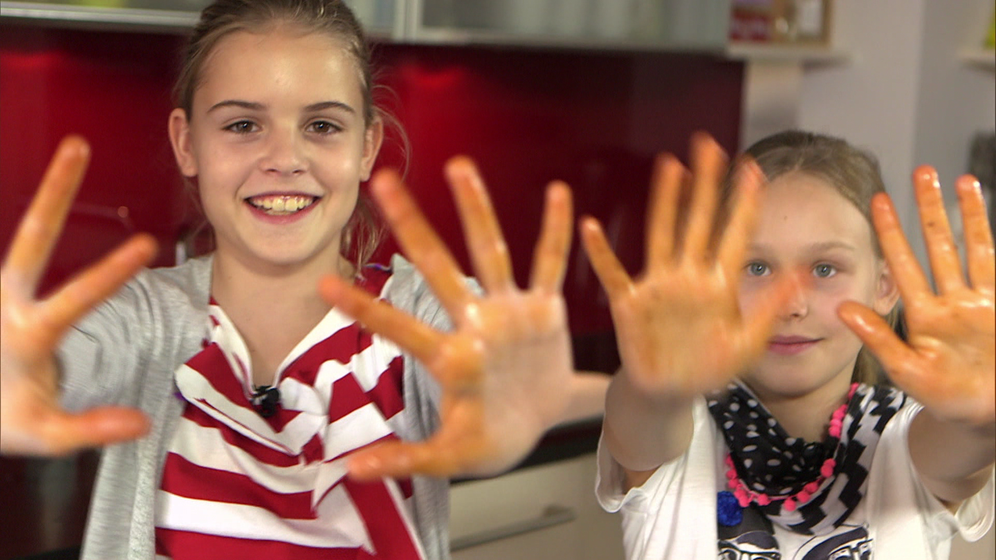 Antonia und Anouk kochen mexikanische Fajitas. (Foto: SWR)