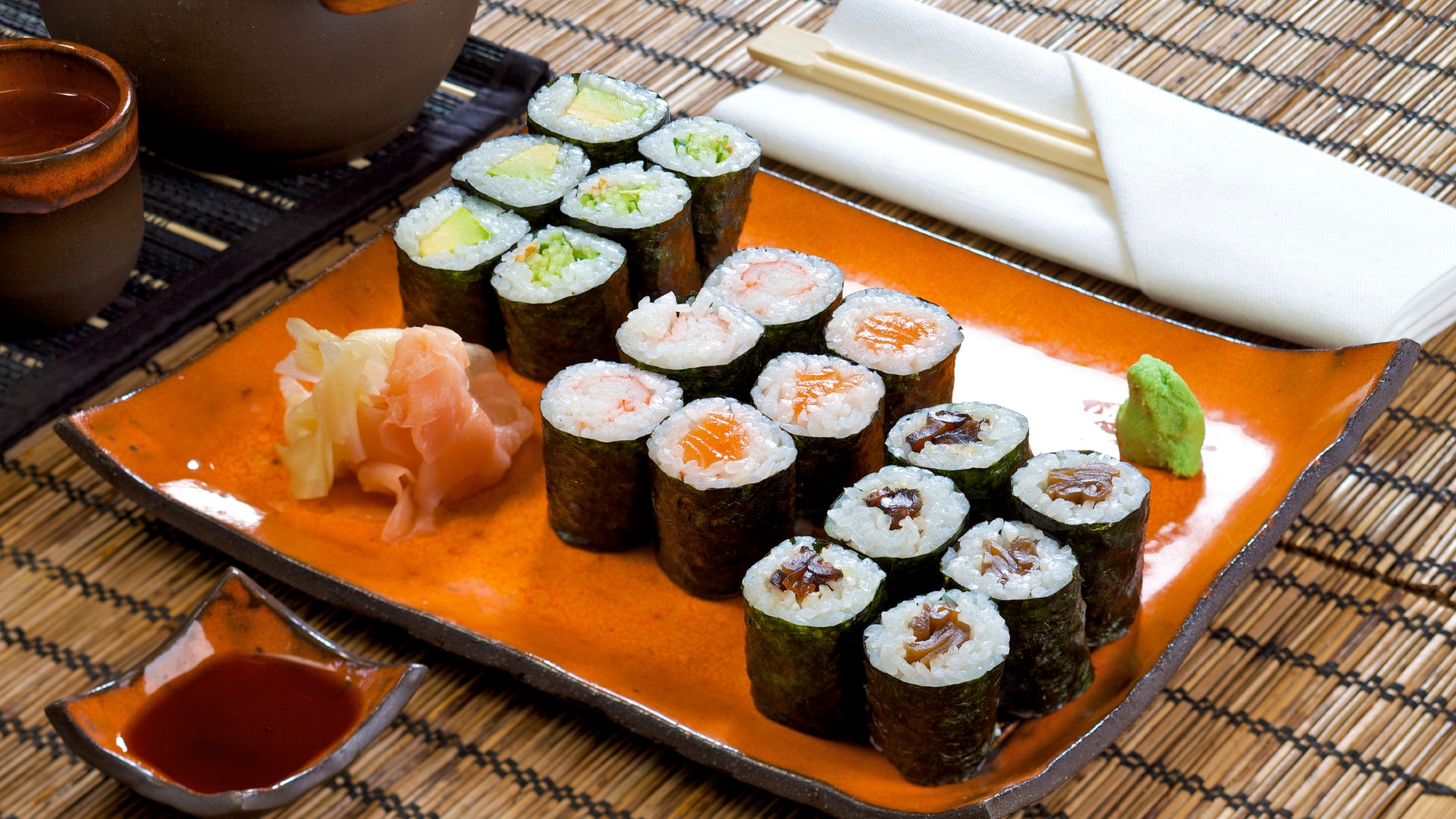 Sushi (Japanische Reisröllchen)