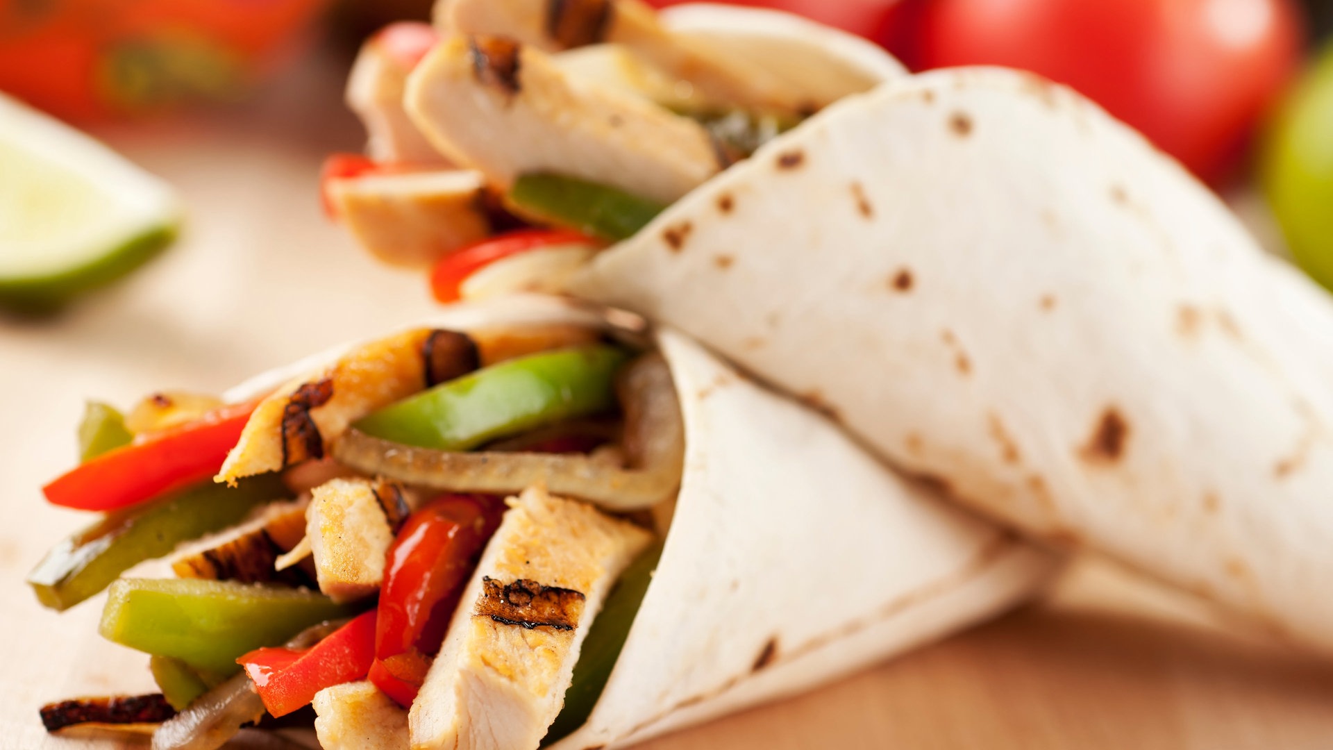 Fajitas (gefüllte Weizentortillas) (Foto: iStock)