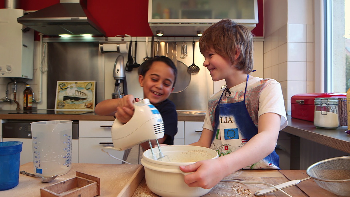 Französische Crêpes backen (Foto: SWR)