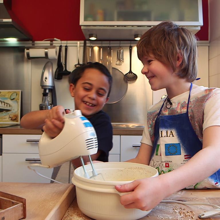 Französische Crêpes backen (Foto: SWR)