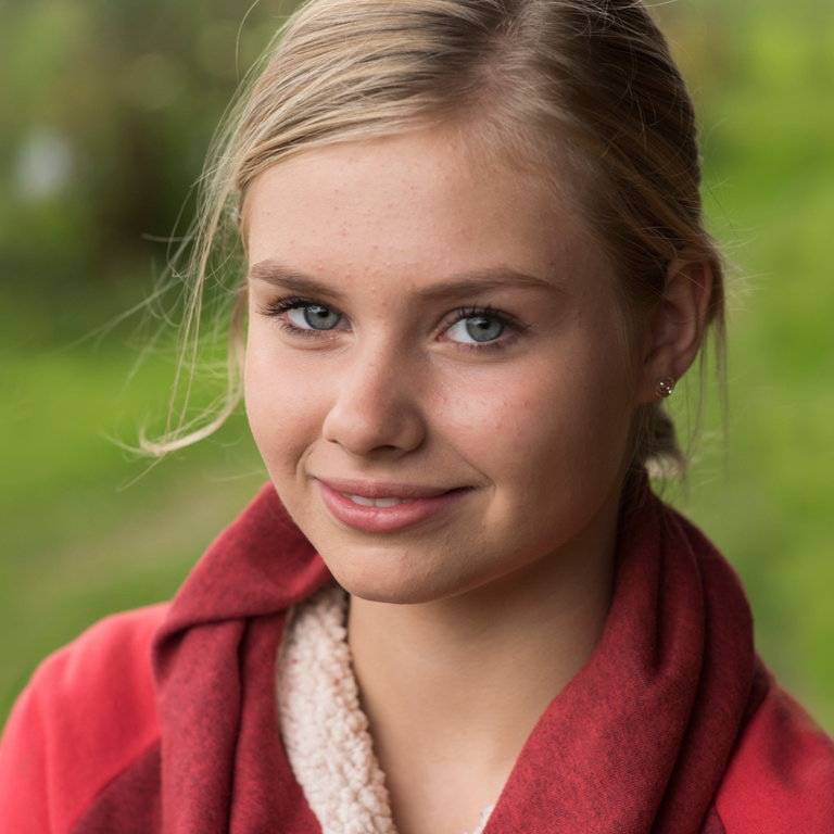 Lotte Hanné spielt Lilie Hansen (Foto: SWR, Maria Wiesler)