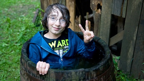 Nicolaj Wolf spielt Gustav Ott (Foto: SWR, Maria Wiesler)