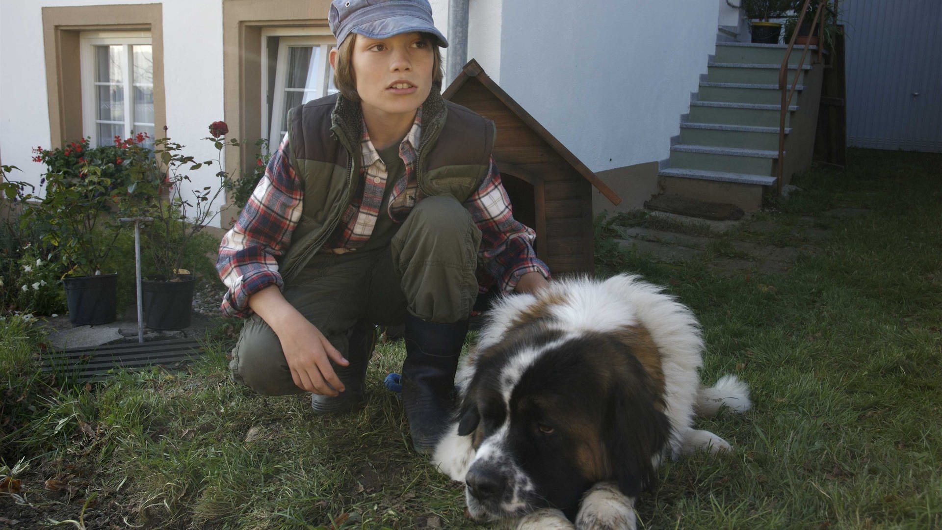 Jonas Grieshaber mit Hund Oskar (Folge 1: Hundeherz) (Foto: SWR, Maria Wiesler)