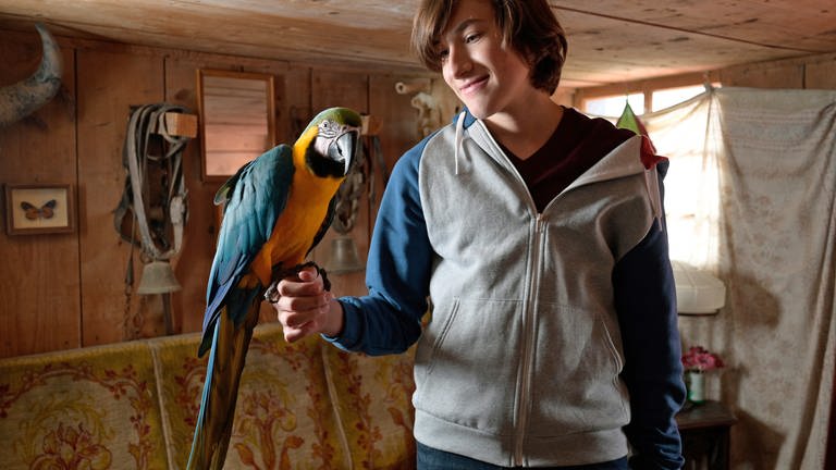 Jan mit Papagei Bingo (Foto: SWR, Maria Wiesler)