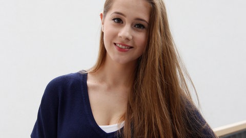 Enya Elstner spielt die Greta Hansen. (Foto: SWR)