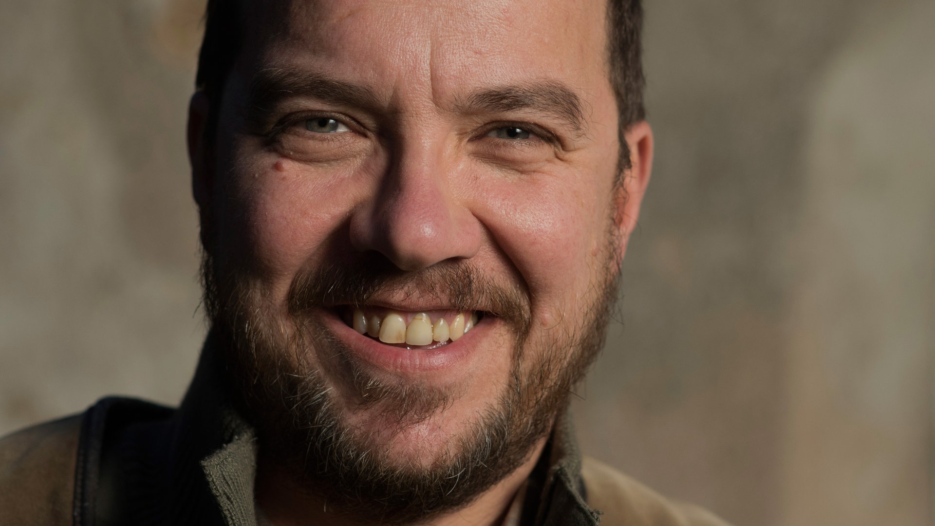 Michael Sideris spielt Vinzenz Grieshaber (Foto: SWR, Maria Wiesler)