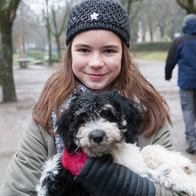 Leo mit Welpe Jojo (Foto: SWR, Maria Wiesler)