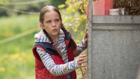 Paulina Schnurrer spielt Lucy in er Serie "Tiere bis unters Dach" (Foto: SWR, Maria Wiesler)