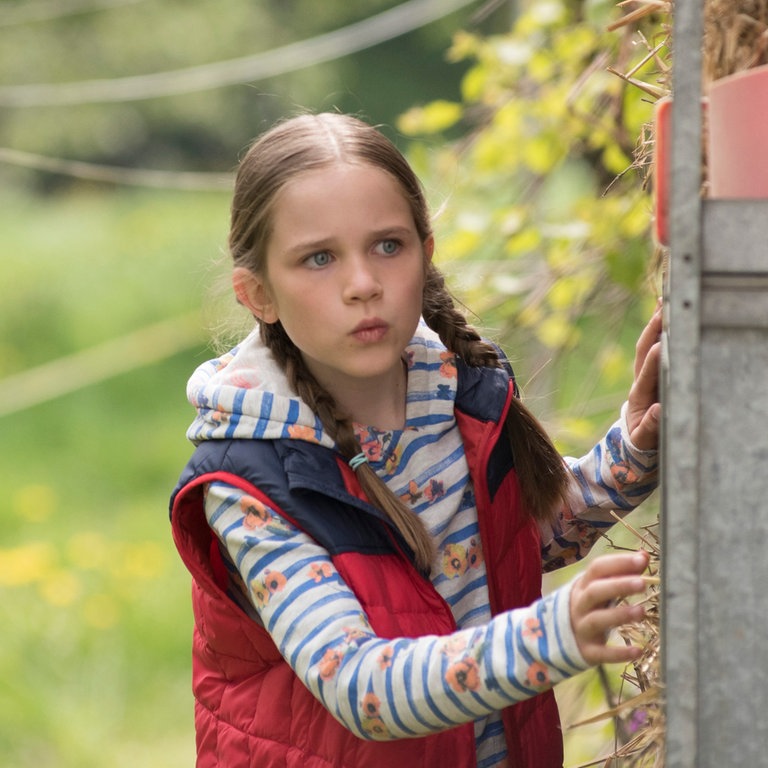 Paulina Schnurrer spielt Lucy in er Serie "Tiere bis unters Dach" (Foto: SWR, Maria Wiesler)