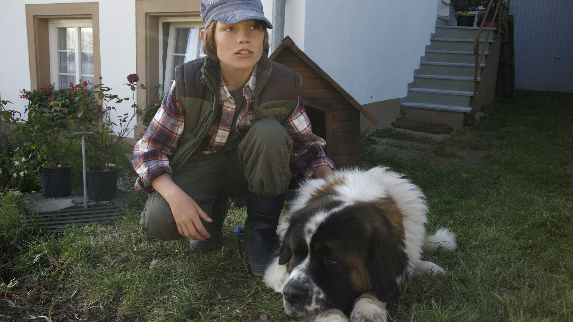 Foto: SWR, Maria Wiesler Jonas Grieshaber mit Hund Oskar (Folge 1: Hundeherz) (Foto: SWR, Maria Wiesler)