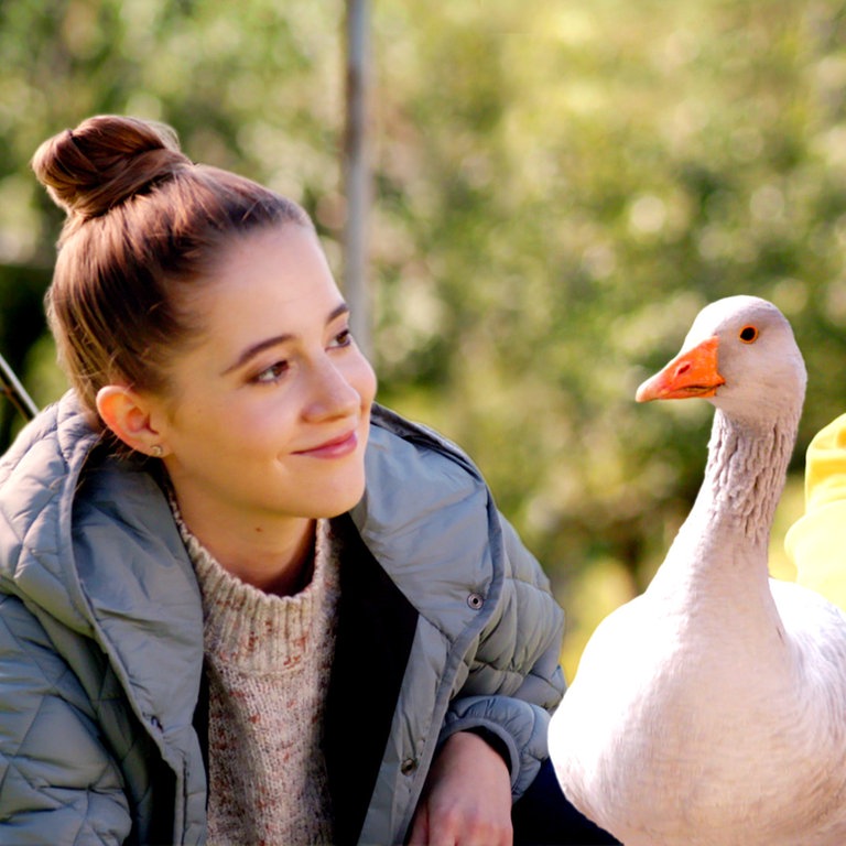 Greta und Ronja mit Ganther Gunther (Foto: SWR)