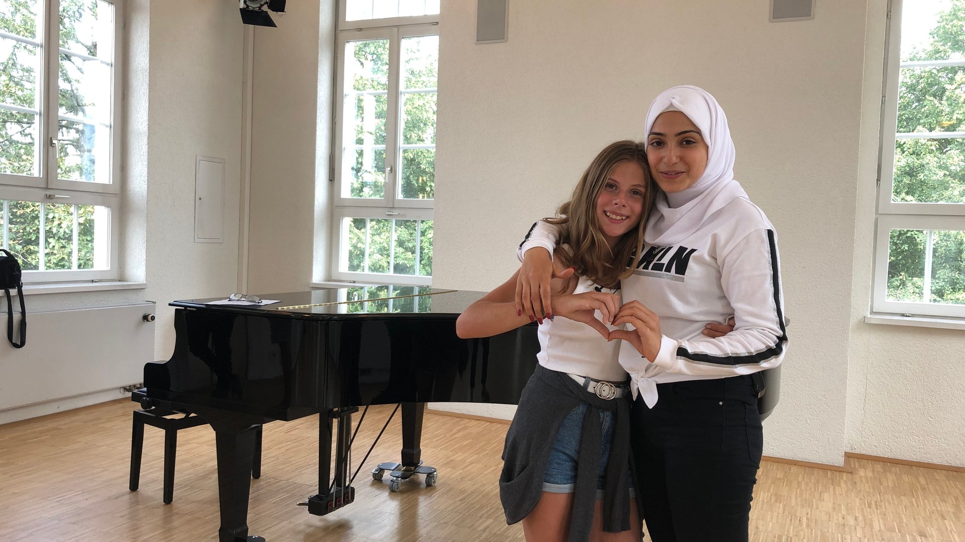 Foto: SWR Nelli und Sedra (Foto: SWR)