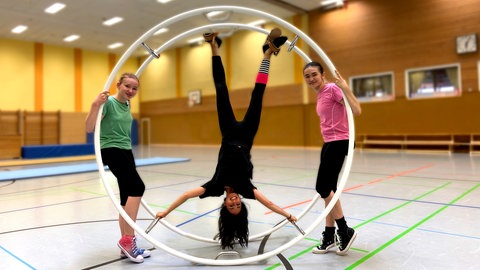 Malina und Muschda und Rebecca am Rhönrad  (Foto: SWR)