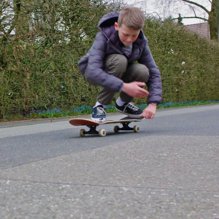 Marcel auf dem Skateboard (Foto: SWR)