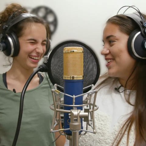 zwei Mädchen singen (Foto: SWR, SWR -)