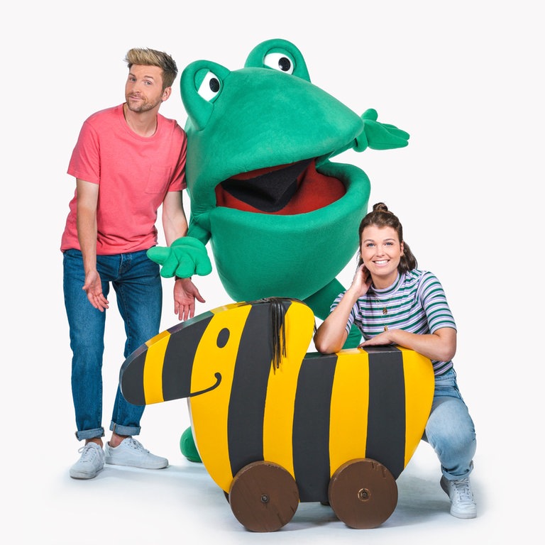 Laura und Johannes mit Günter und der Tigerente (Foto: SWR, Christian Koch)