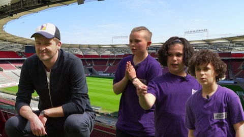Karim, Sami und Jorgo gegen Johannes im VfB-Stadion in Stuttgart (Foto: SWR)