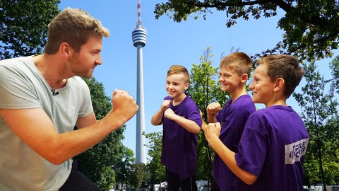 Jonathan, Magnus und Julian gegen Johannes auf dem Stuttgarter Fernsehturm (Foto: SWR)