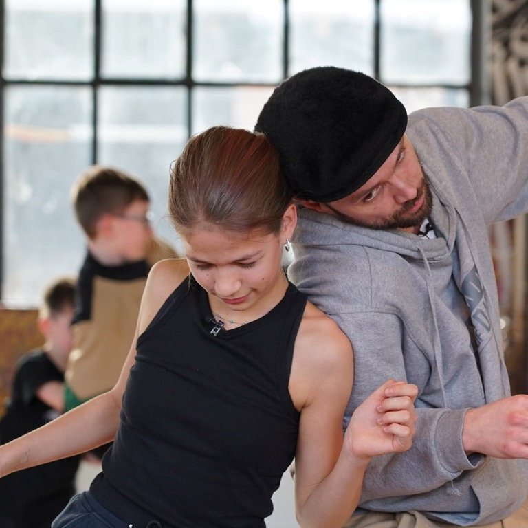 Luisa beim Breakdance Training (Foto: SWR)