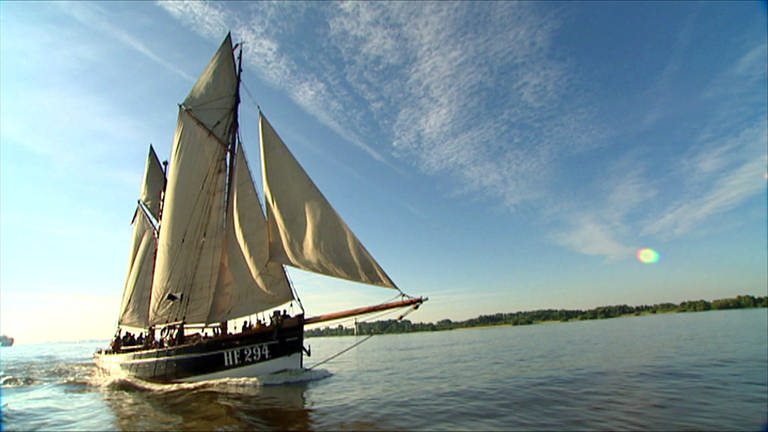 Segelschiff auf dem Wasser (Foto: SWR)