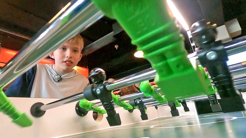 Tigerenten-Reporter Raphael kickert (Foto: SWR)