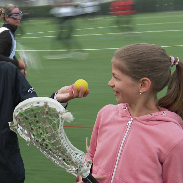 Luisa beim Lacrosse-Training (Foto: SWR)